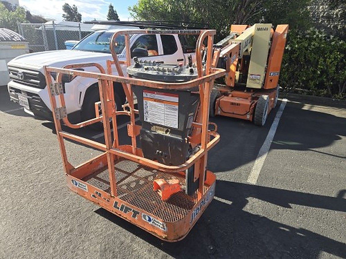 JLG E300AJP photo 3