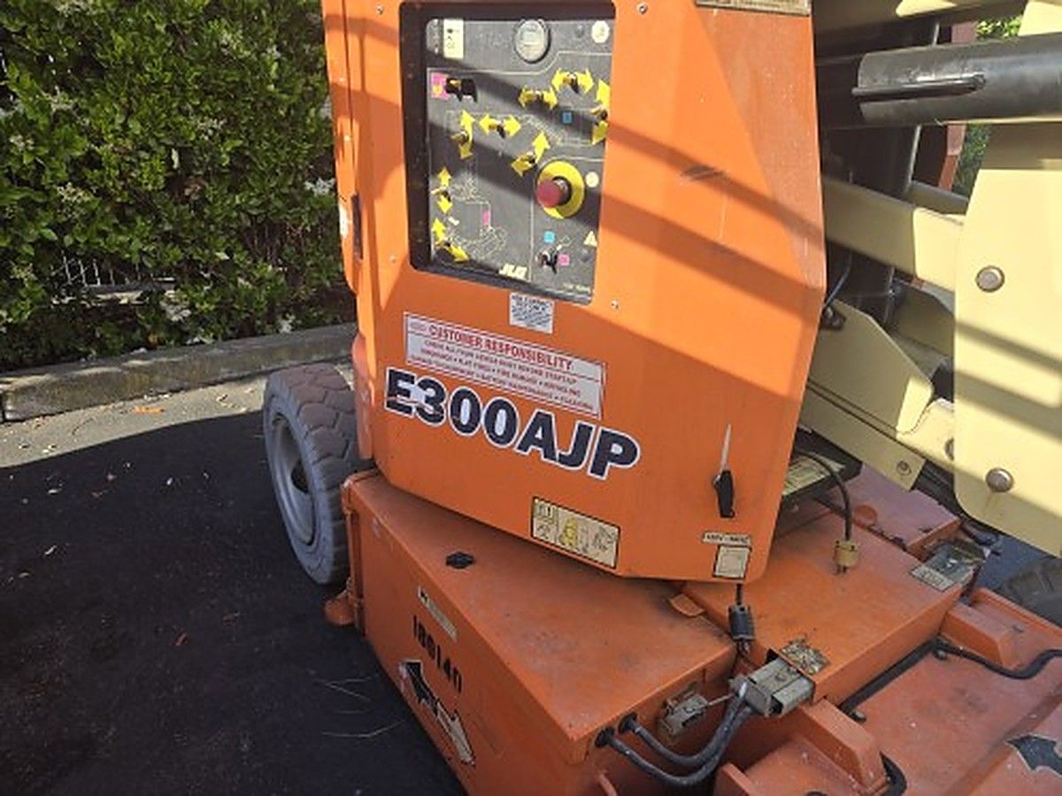 JLG E300AJP photo 4