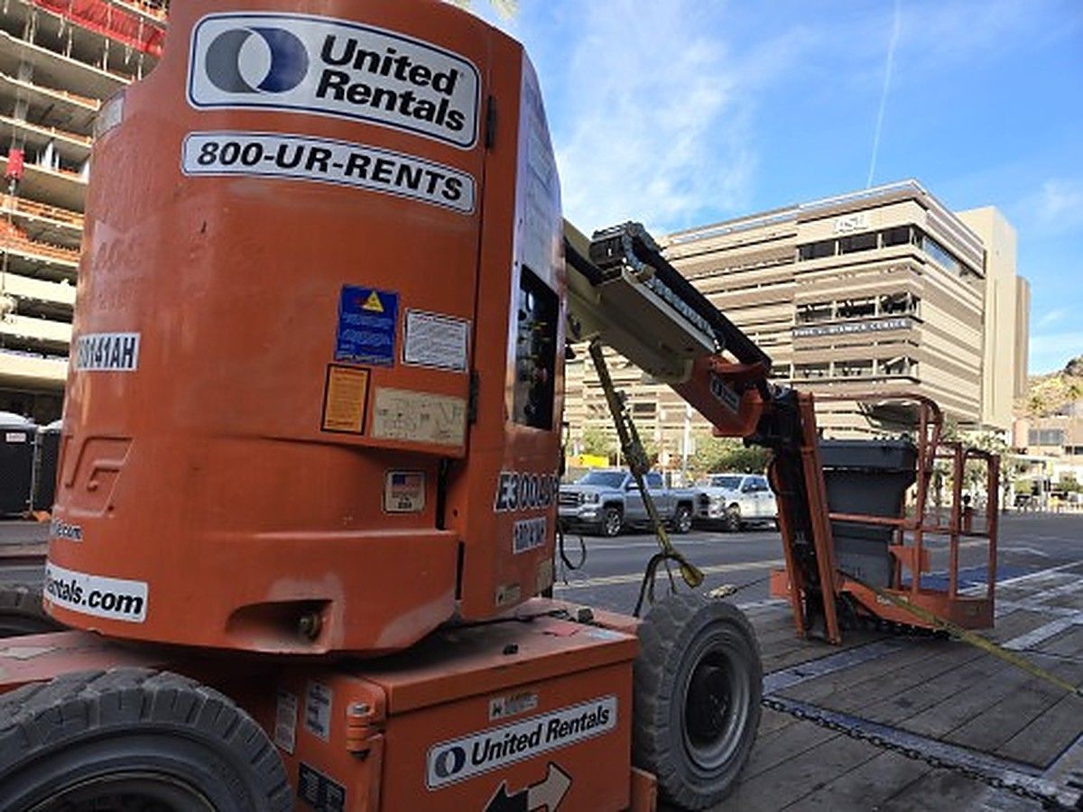 JLG E300AJP photo 2