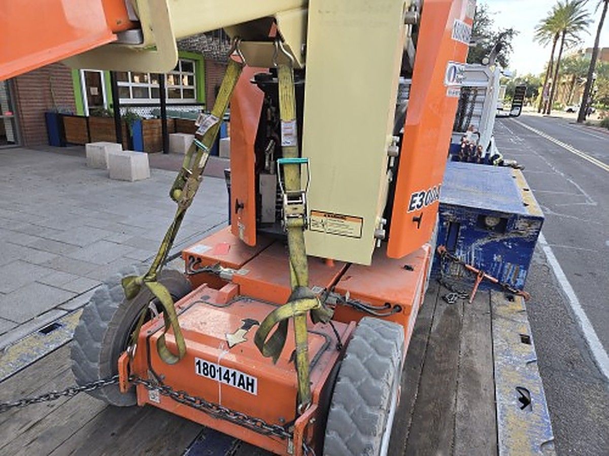 JLG E300AJP photo 4