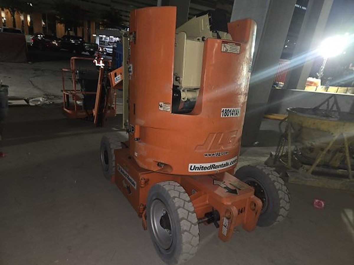 JLG E300AJP photo 10