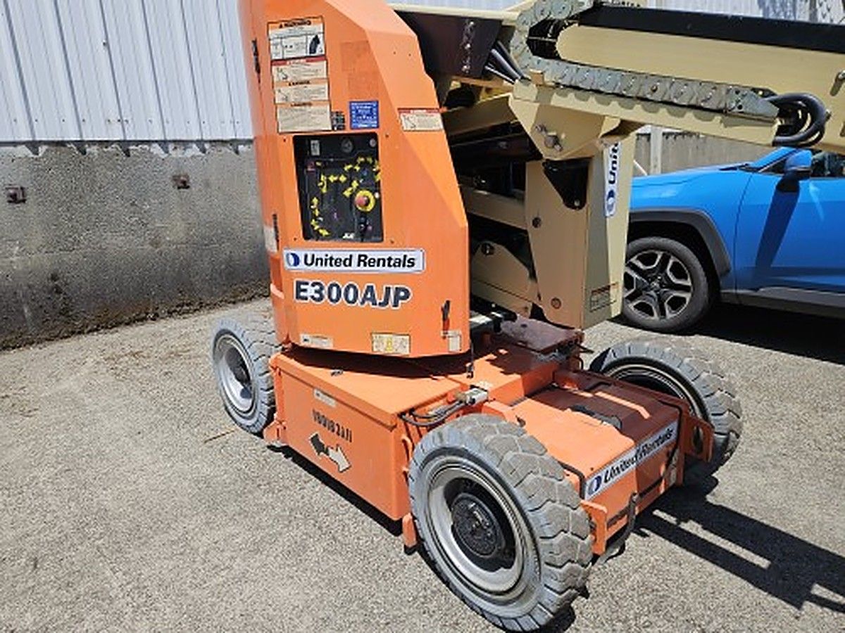 JLG E300AJP photo 2