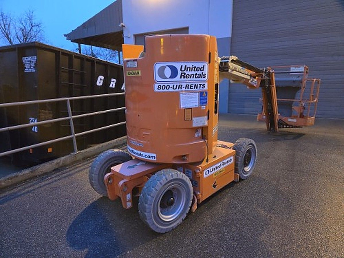 JLG E300AJP photo 4