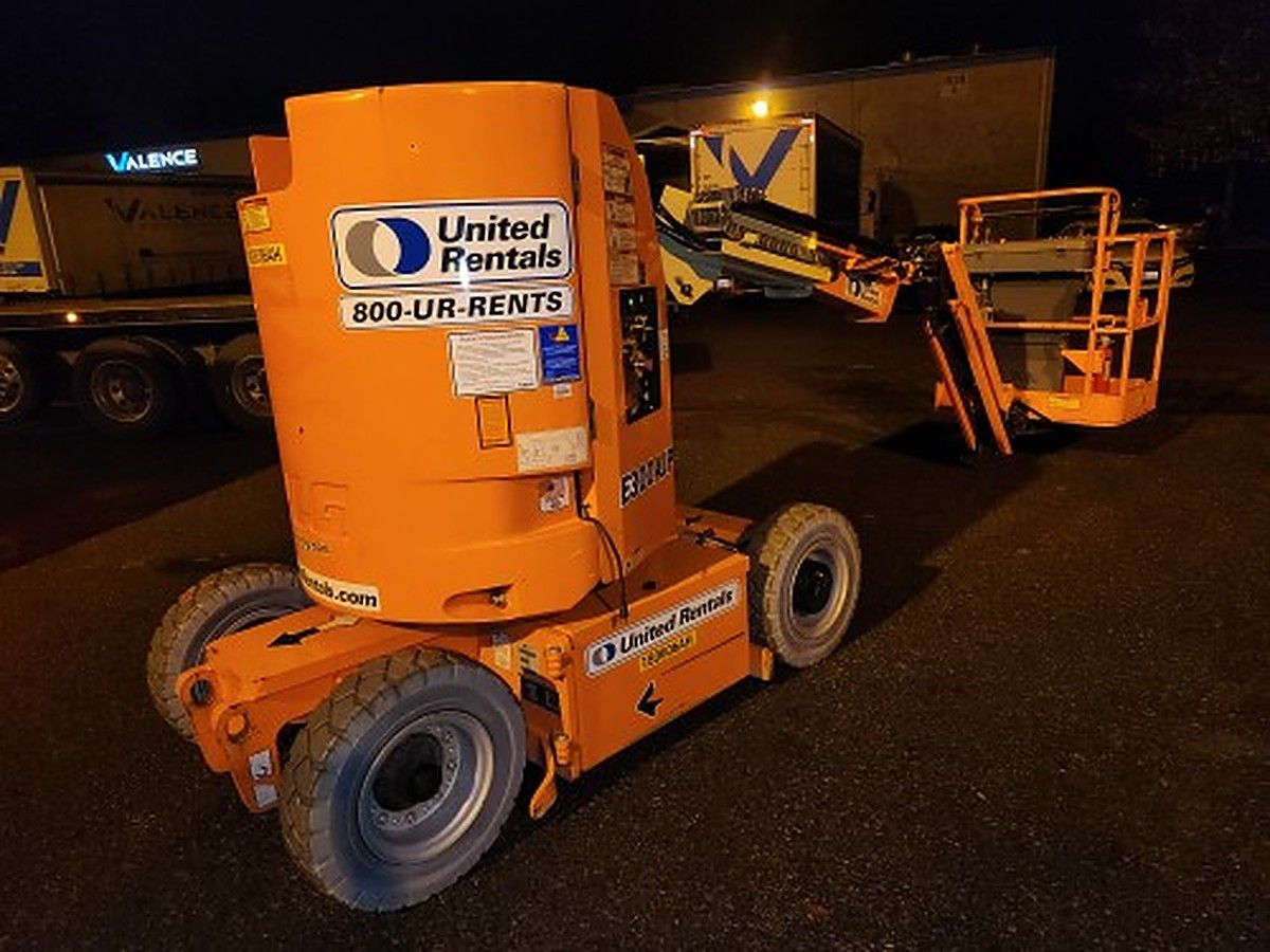 JLG E300AJP photo 10