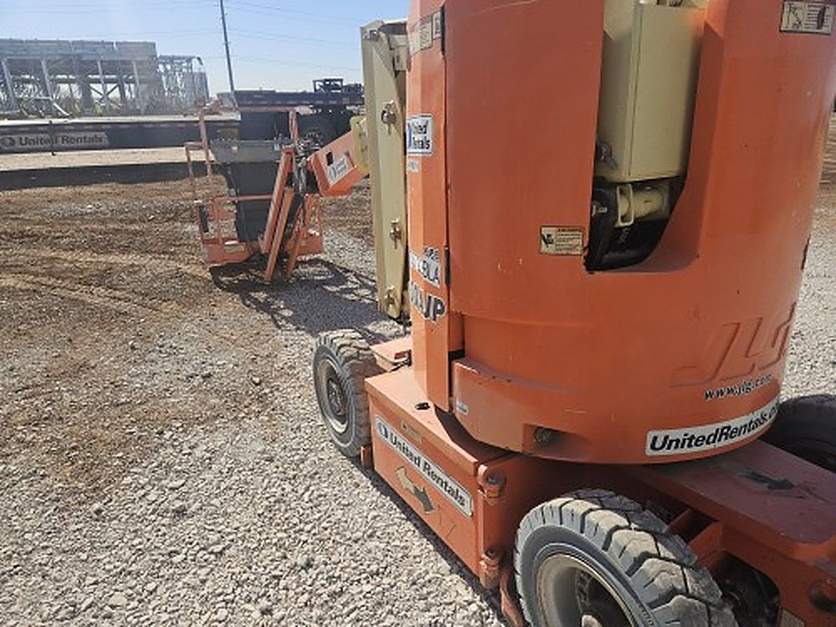 JLG E300AJP photo 2