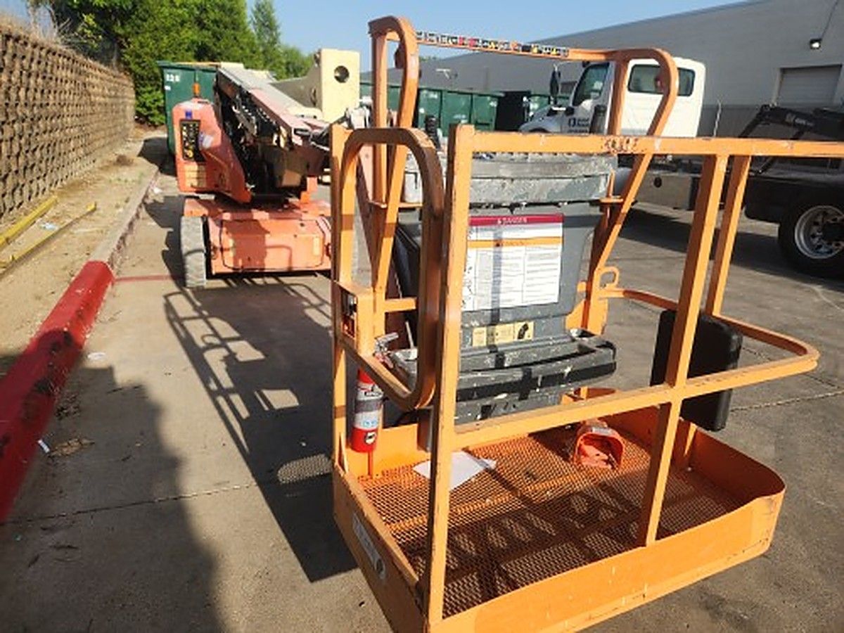 JLG E400AJPN photo 3