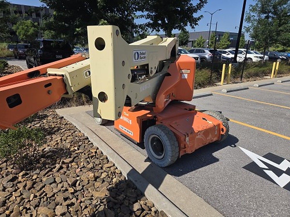 JLG E400AJPN photo 10