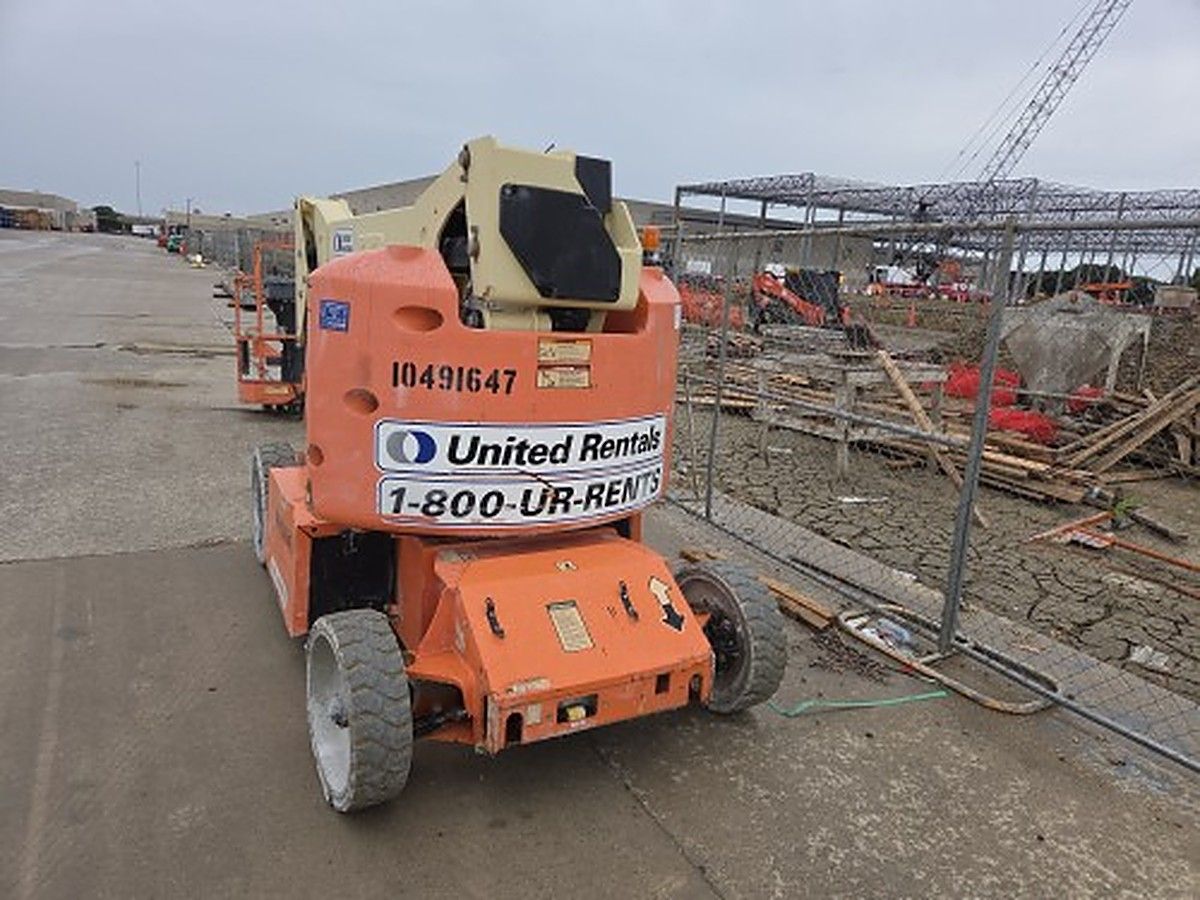 JLG E400AJPN photo 2