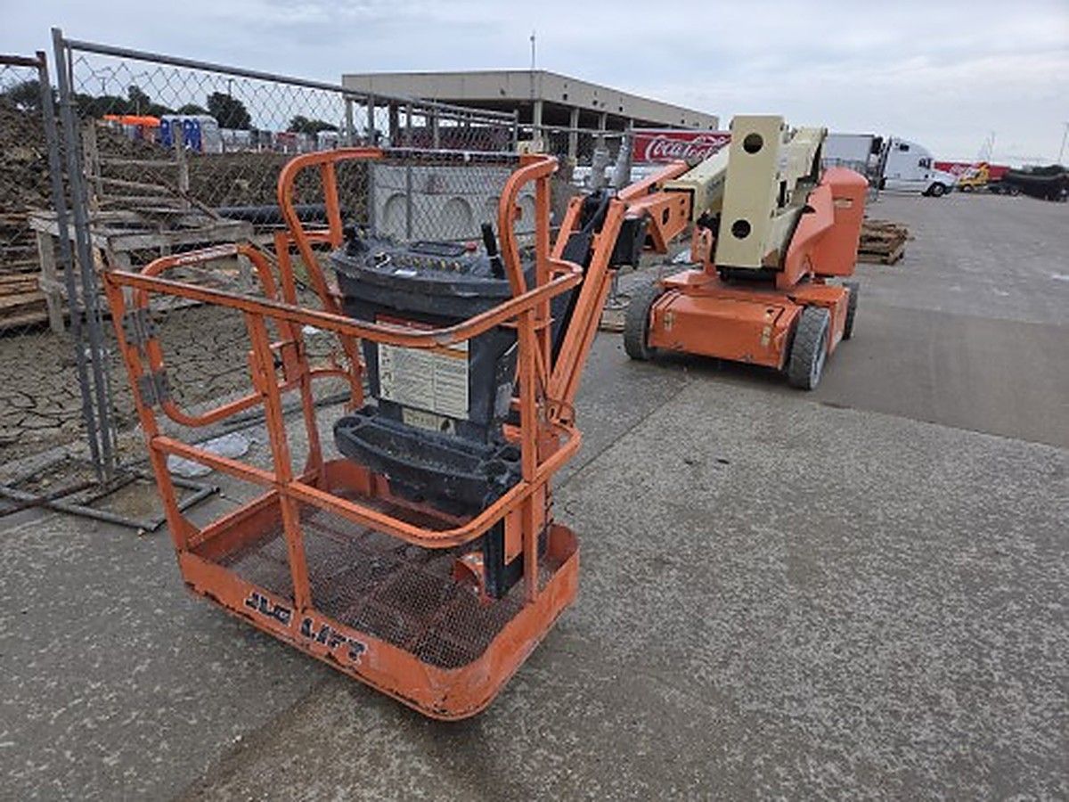 JLG E400AJPN photo 3