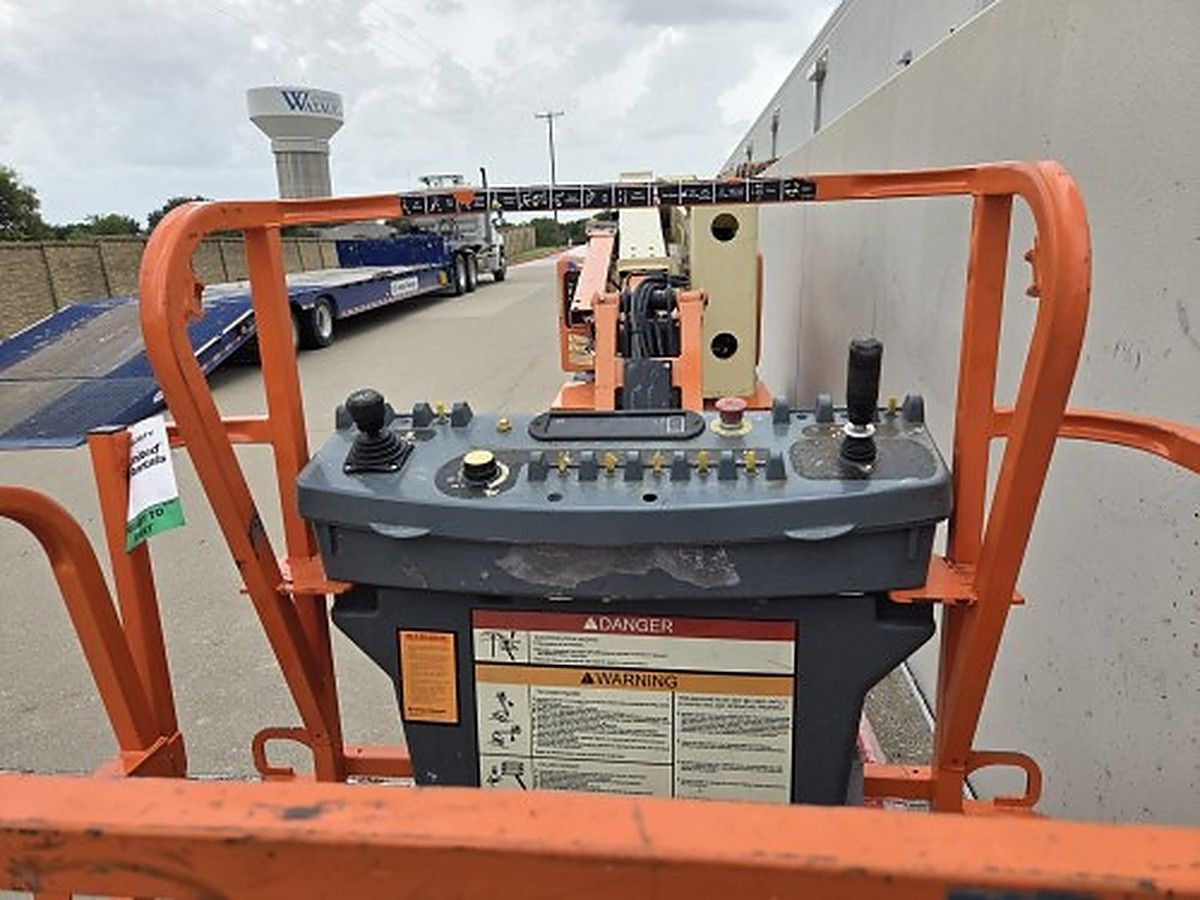 JLG E400AJPN photo 2