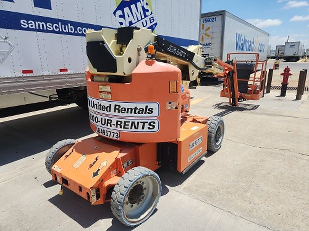 JLG E400AJPN photo 2