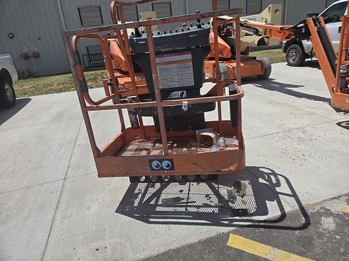 JLG E400AJPN photo 11