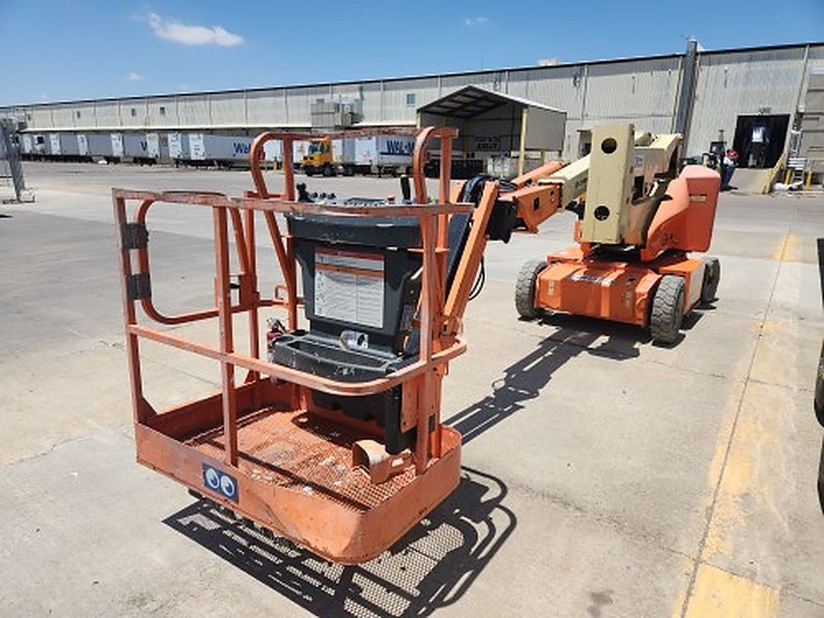 JLG E400AJPN photo 3