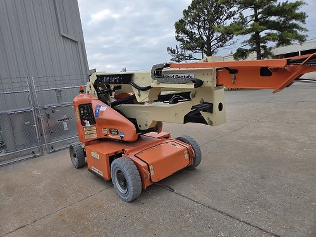 JLG E400AJPN photo 3