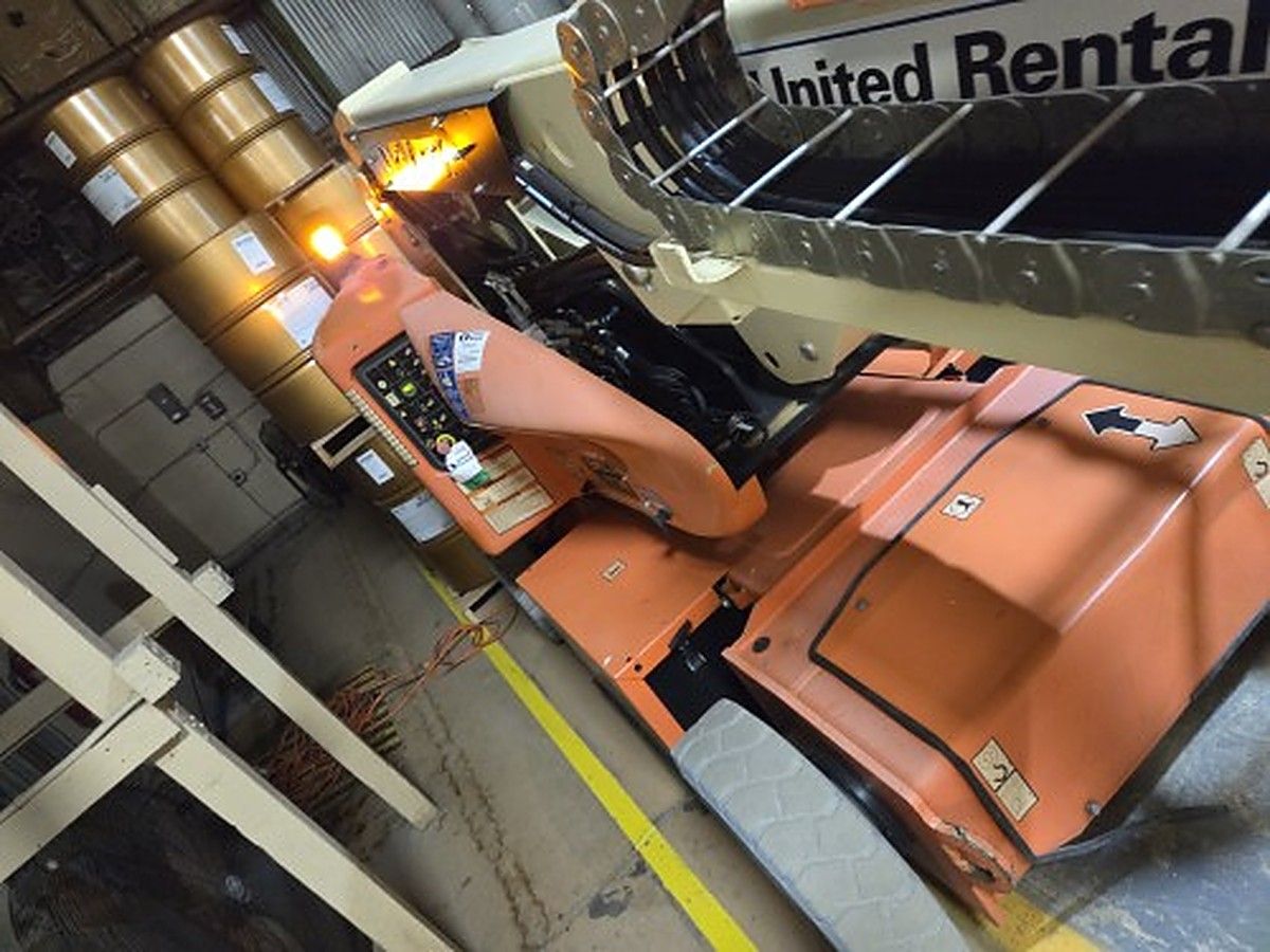 JLG E400AJPN photo 10