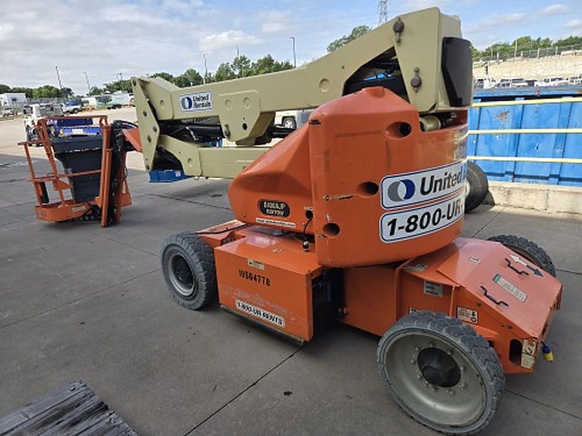 JLG E400AJPN photo 2