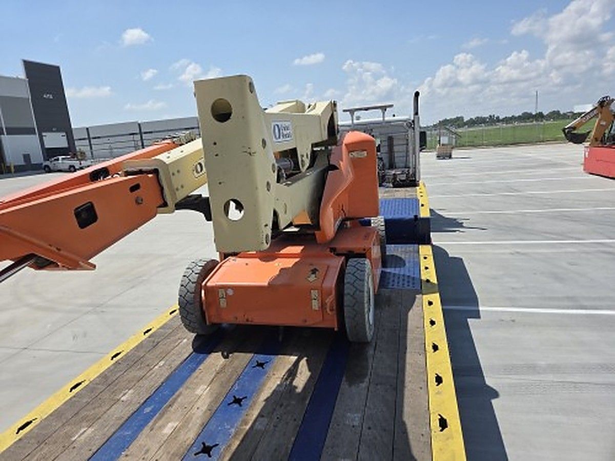 JLG E400AJPN photo 2