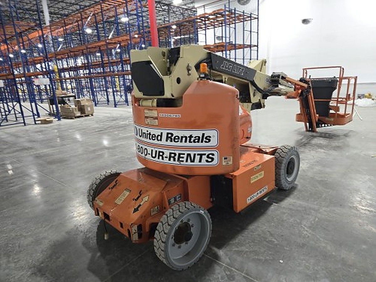 JLG E400AJPN photo 3