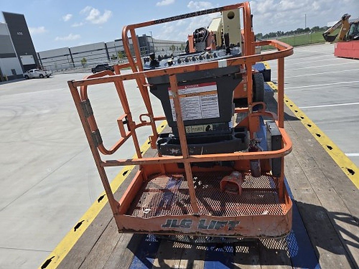 JLG E400AJPN photo 6