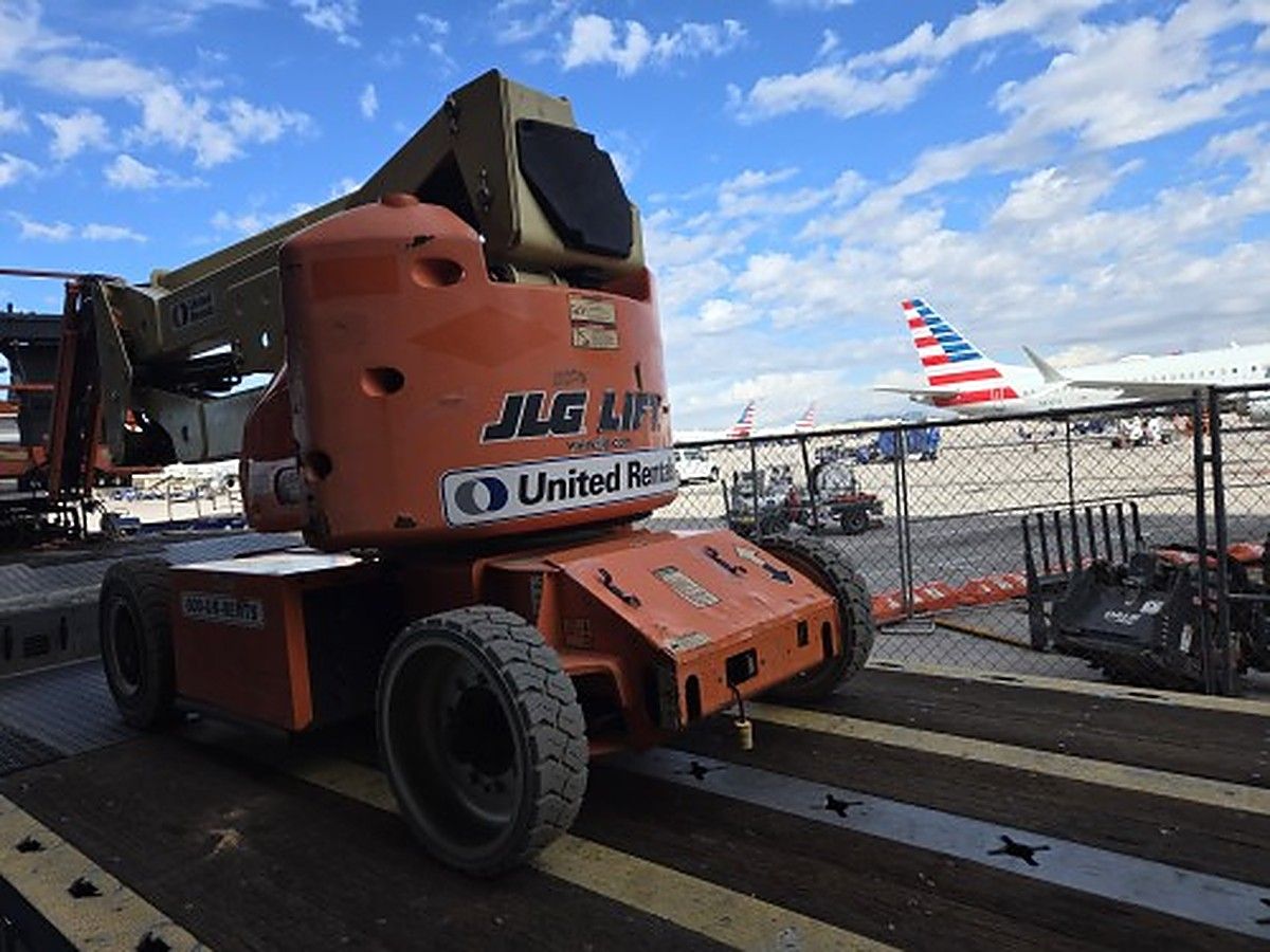 JLG E400AJPN photo 2