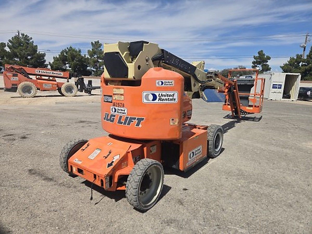 JLG E400AJPN photo 2