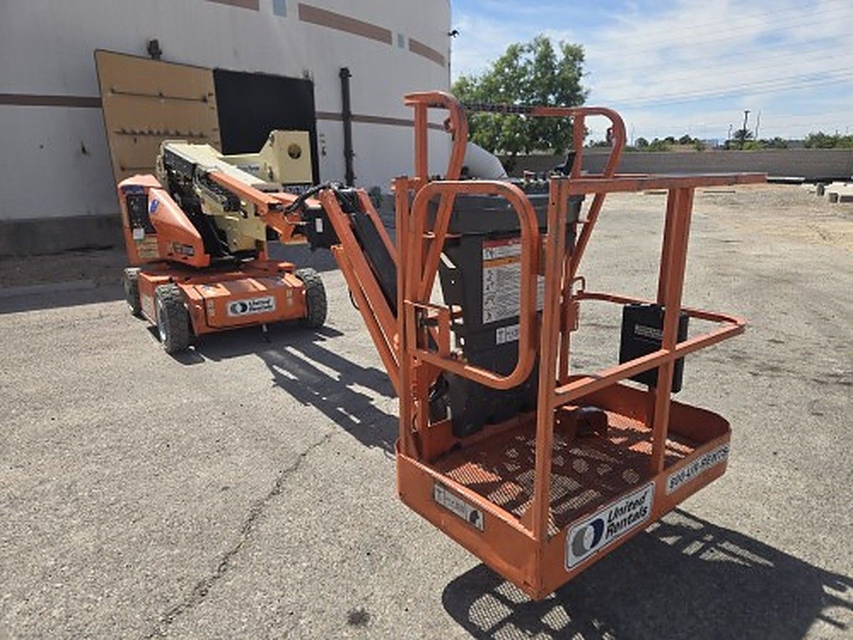 JLG E400AJPN photo 3