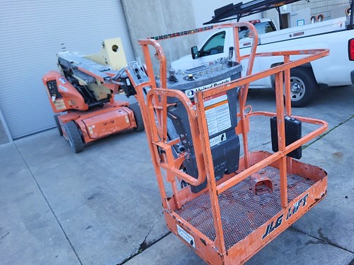 JLG E400AJPN photo 3