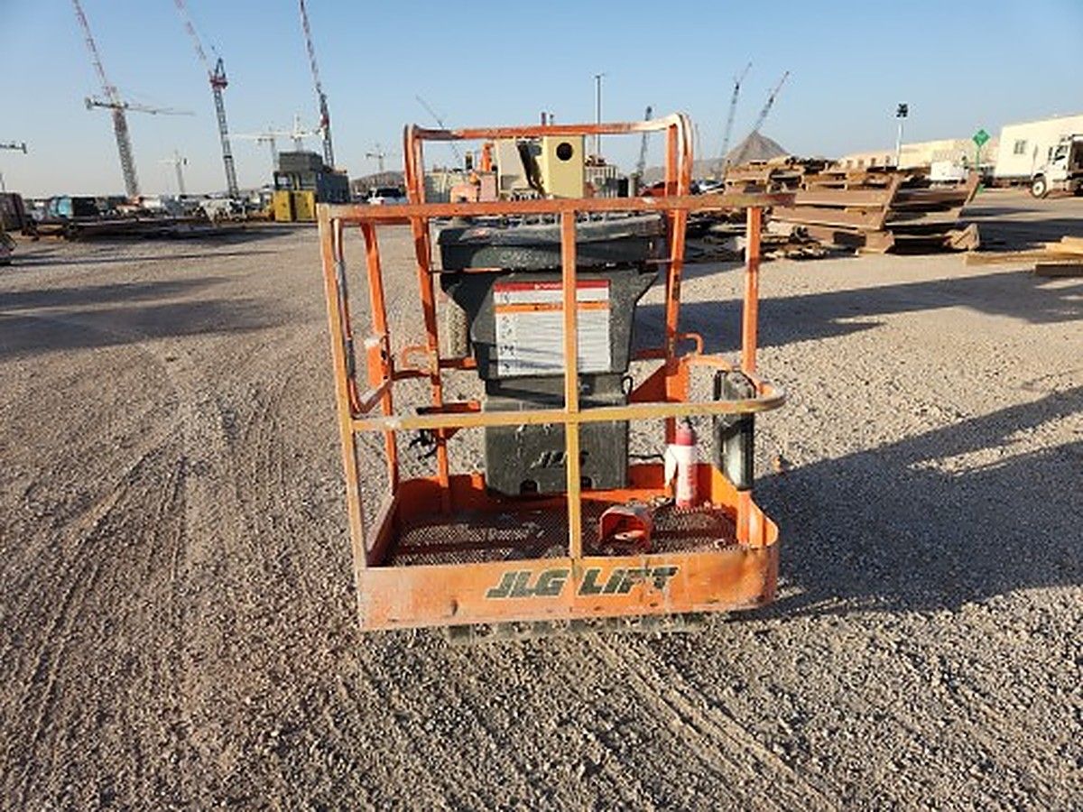 JLG E400AJPN photo 3