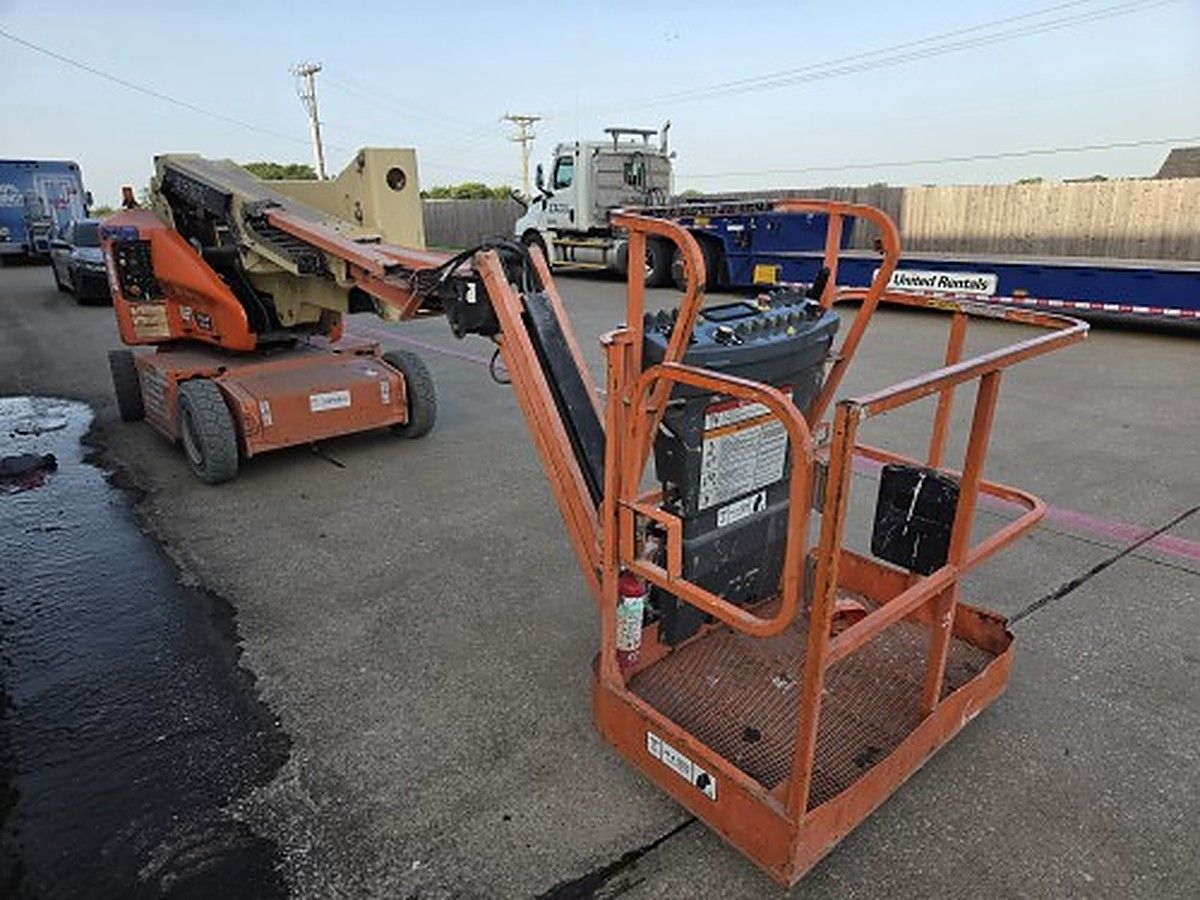 JLG E400AJPN photo 2