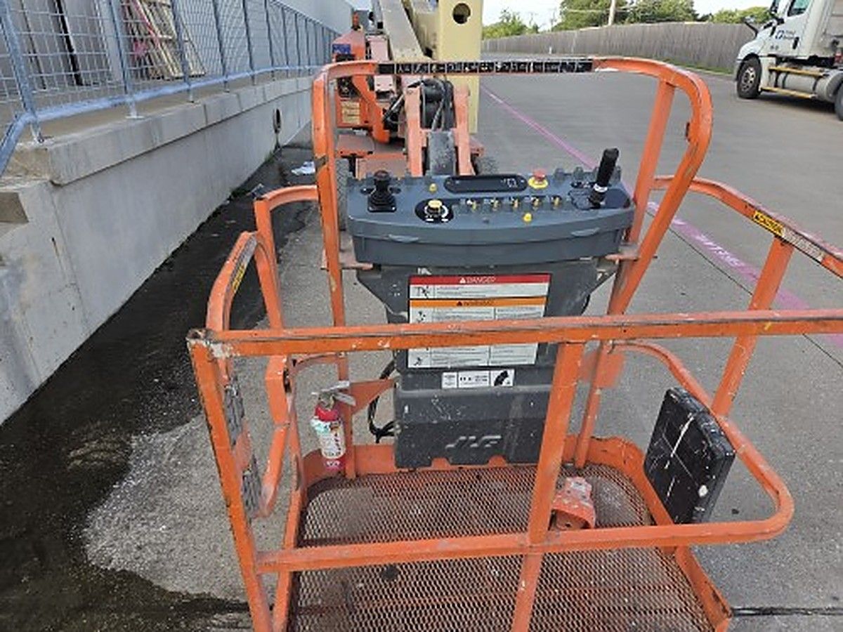 JLG E400AJPN photo 9