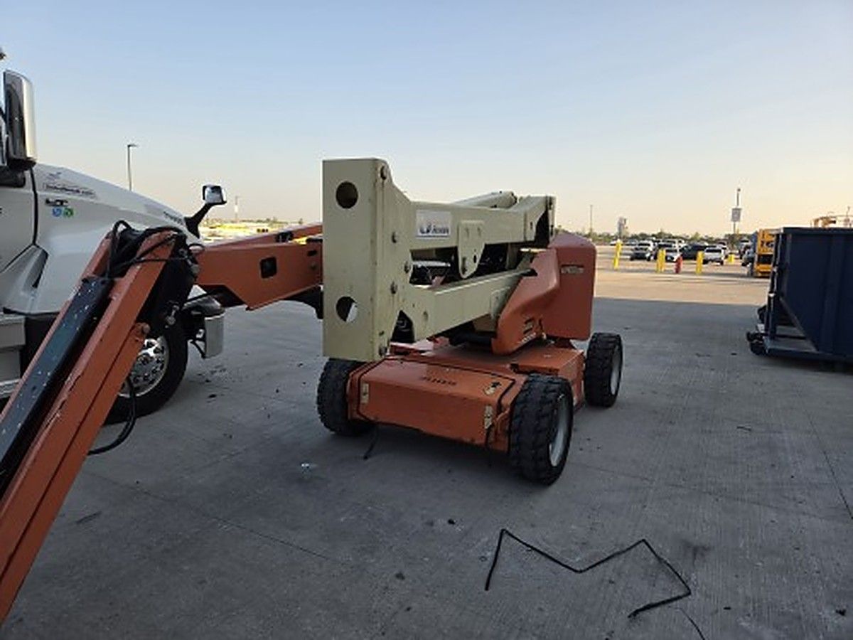 JLG E450AJ photo 2