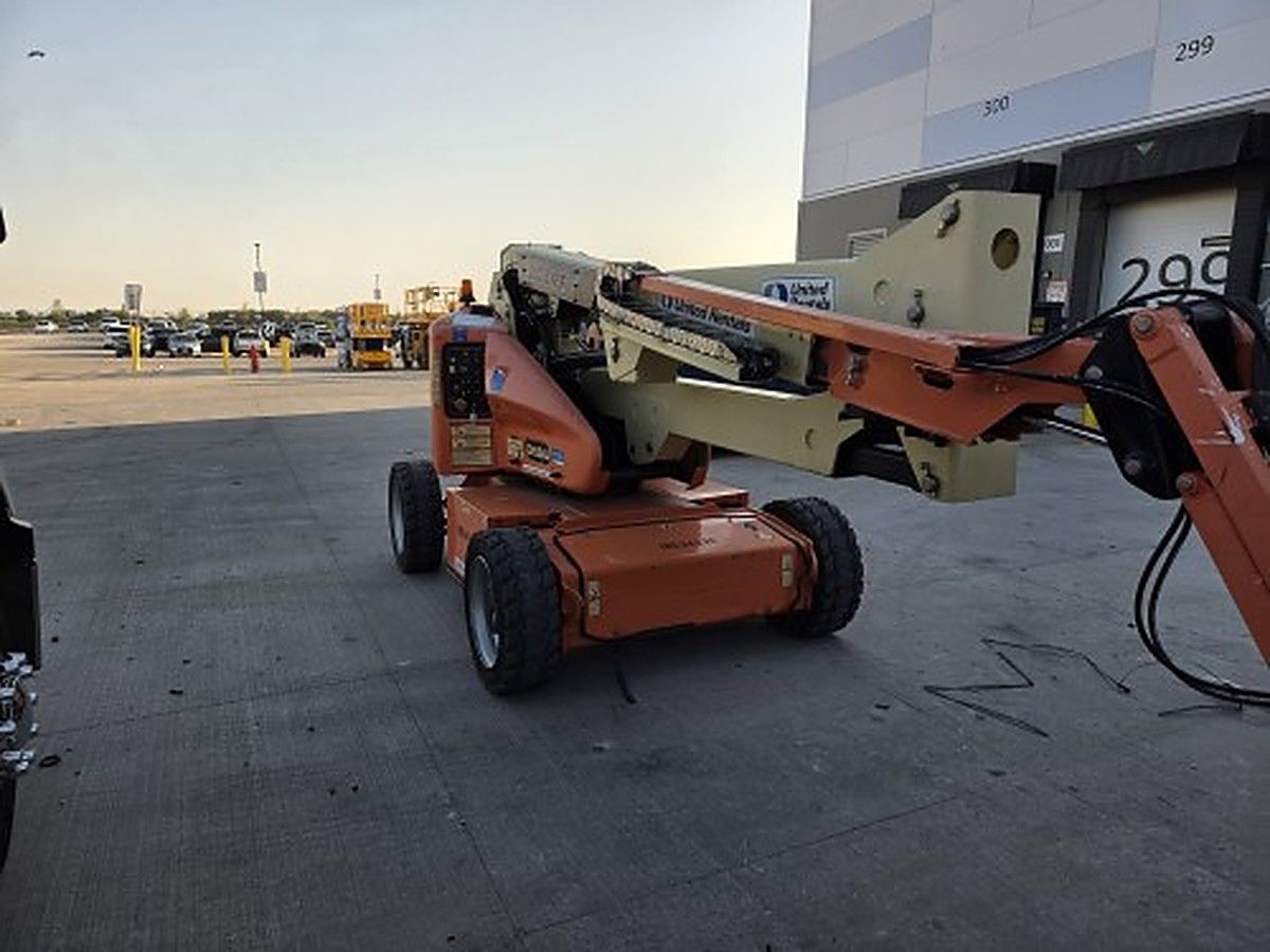 JLG E450AJ photo 3