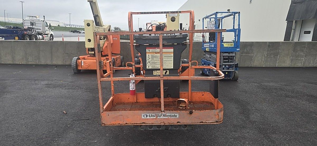 JLG E450AJ photo 2