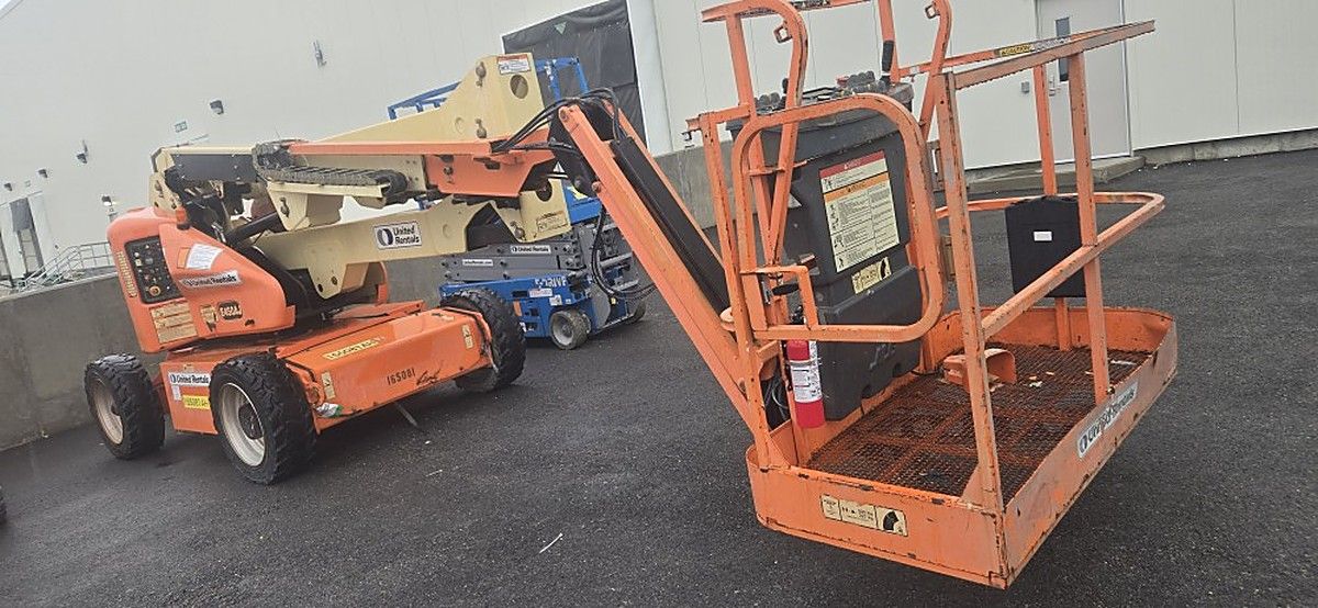 JLG E450AJ photo 4