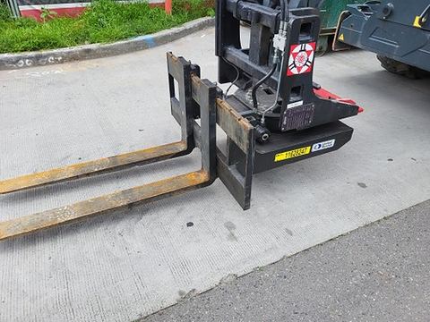 2016 MAGNI ROMASTER Rotating Forkcarriage With Forks 2500 Kg