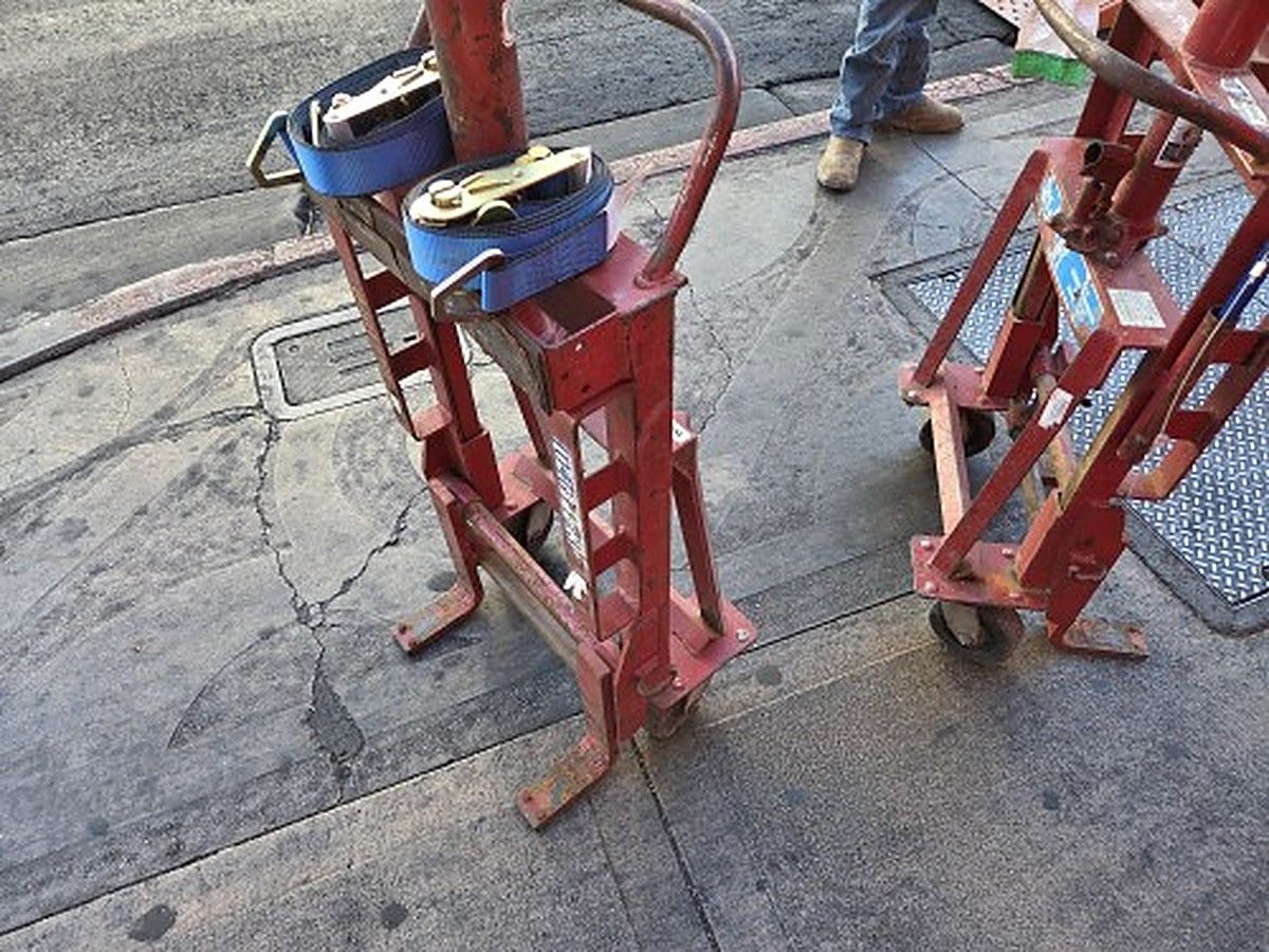 ROL-A-LIFT M-4 photo 3