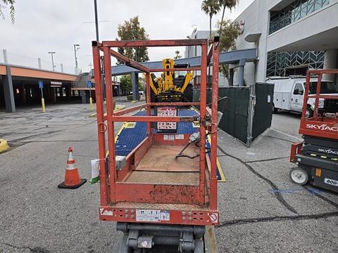 2016 SKYJACK SJIII3219 Scissor Lift 19' Electric