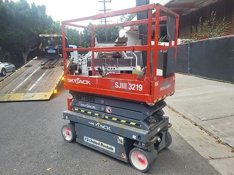 2016 SKYJACK SJIII3219 Scissor Lift 19' Electric