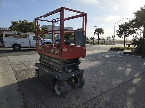 2016 SKYJACK SJIII3219 Scissor Lift 19' Electric