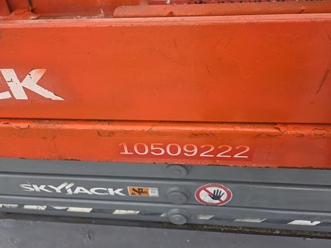 2016 SKYJACK SJIII3219 Scissor Lift 19' Electric