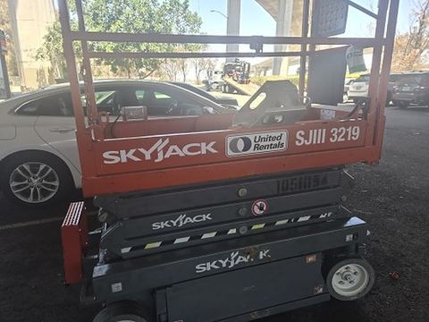 2016 SKYJACK SJIII3219 Scissor Lift 19' Electric