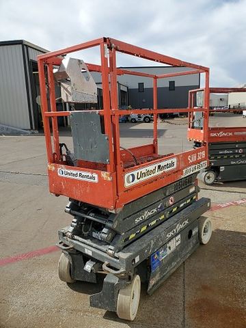 2016 SKYJACK SJIII3219 Scissor Lift 19' Electric