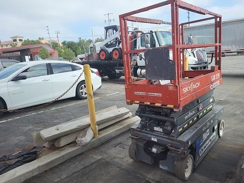 2016 SKYJACK SJIII3219 Scissor Lift 19' Electric
