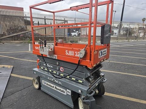 2016 SKYJACK SJIII3219 Scissor Lift 19' Electric