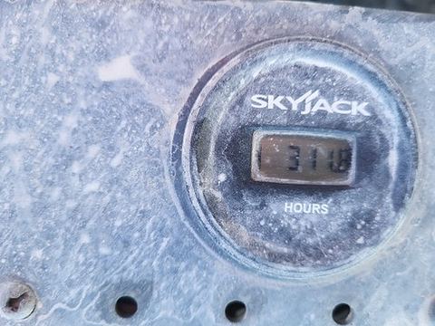 2016 SKYJACK SJIII3219 Scissor Lift 19' Electric
