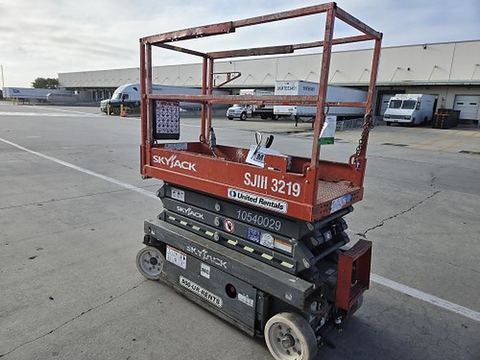2016 SKYJACK SJIII3219 Scissor Lift 19' Electric