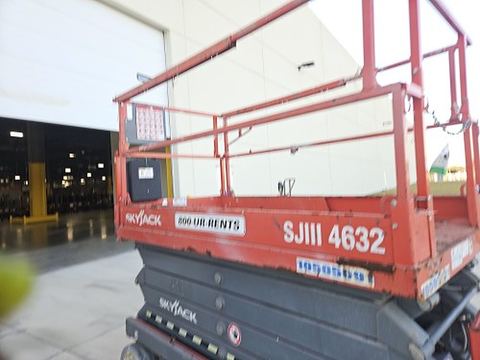 2016 SKYJACK SJIII4632 Scissor Lift 30-35' Electric 46-48" Wide