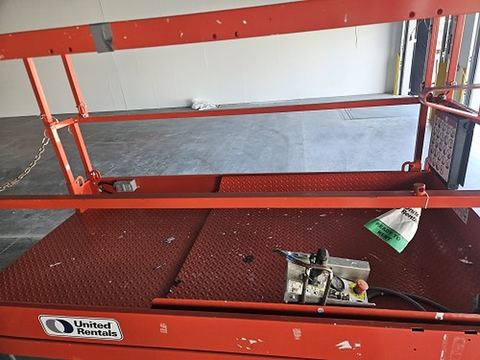 2016 SKYJACK SJIII4632 Scissor Lift 30-35' Electric 46-48" Wide