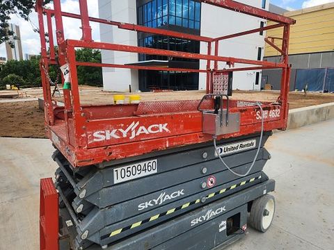 2016 SKYJACK SJIII4632 Scissor Lift 30-35' Electric 46-48" Wide