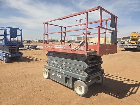 2016 SKYJACK SJIII4632 Scissor Lift 30-35' Electric 46-48" Wide